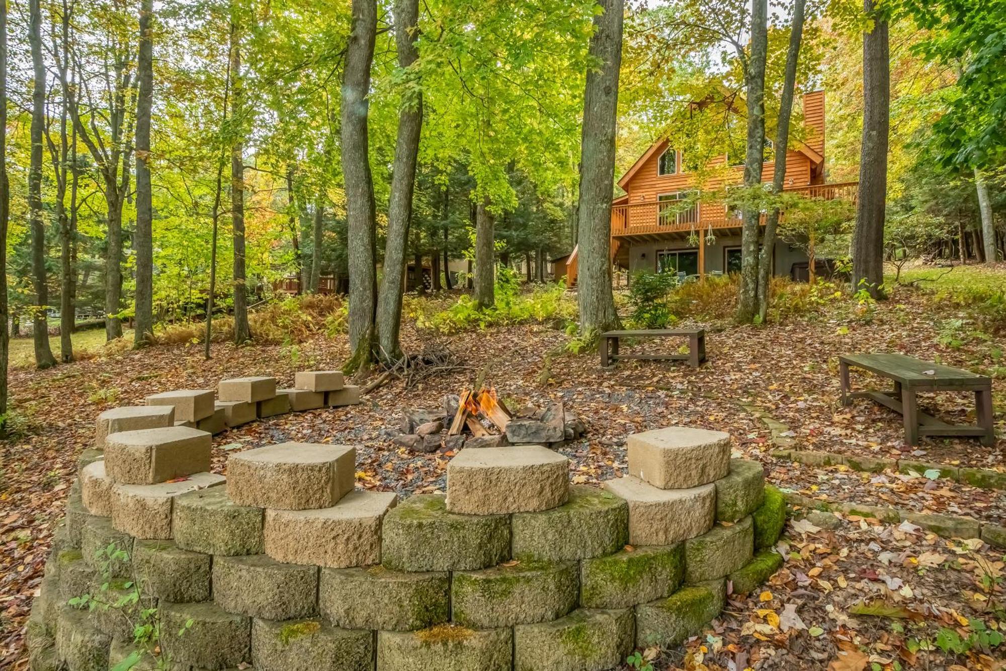 Maplewood Cottage McHenry Exteriör bild
